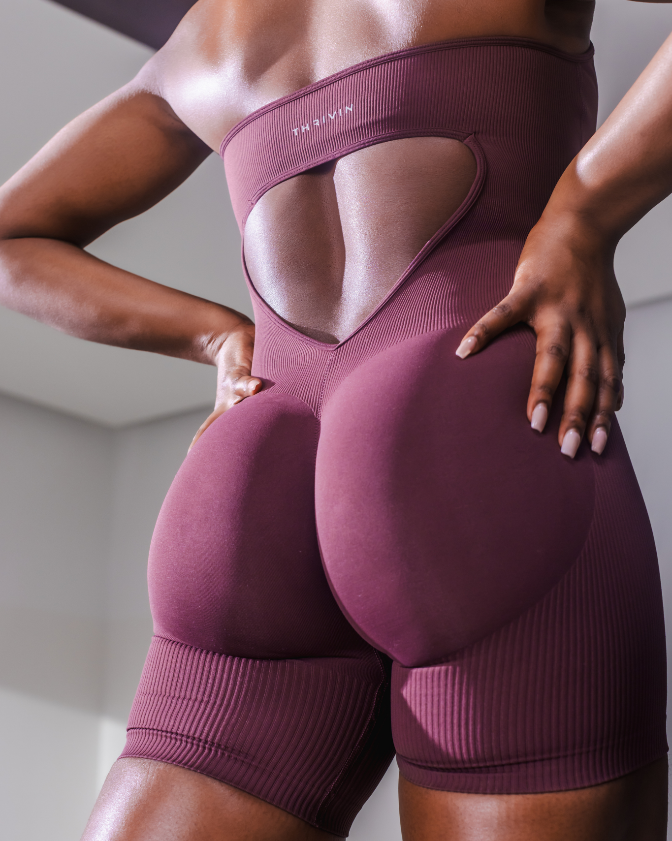 Combinaison une pièce sculptante Elevate™ à encolure dos nu | Mauve Foncé