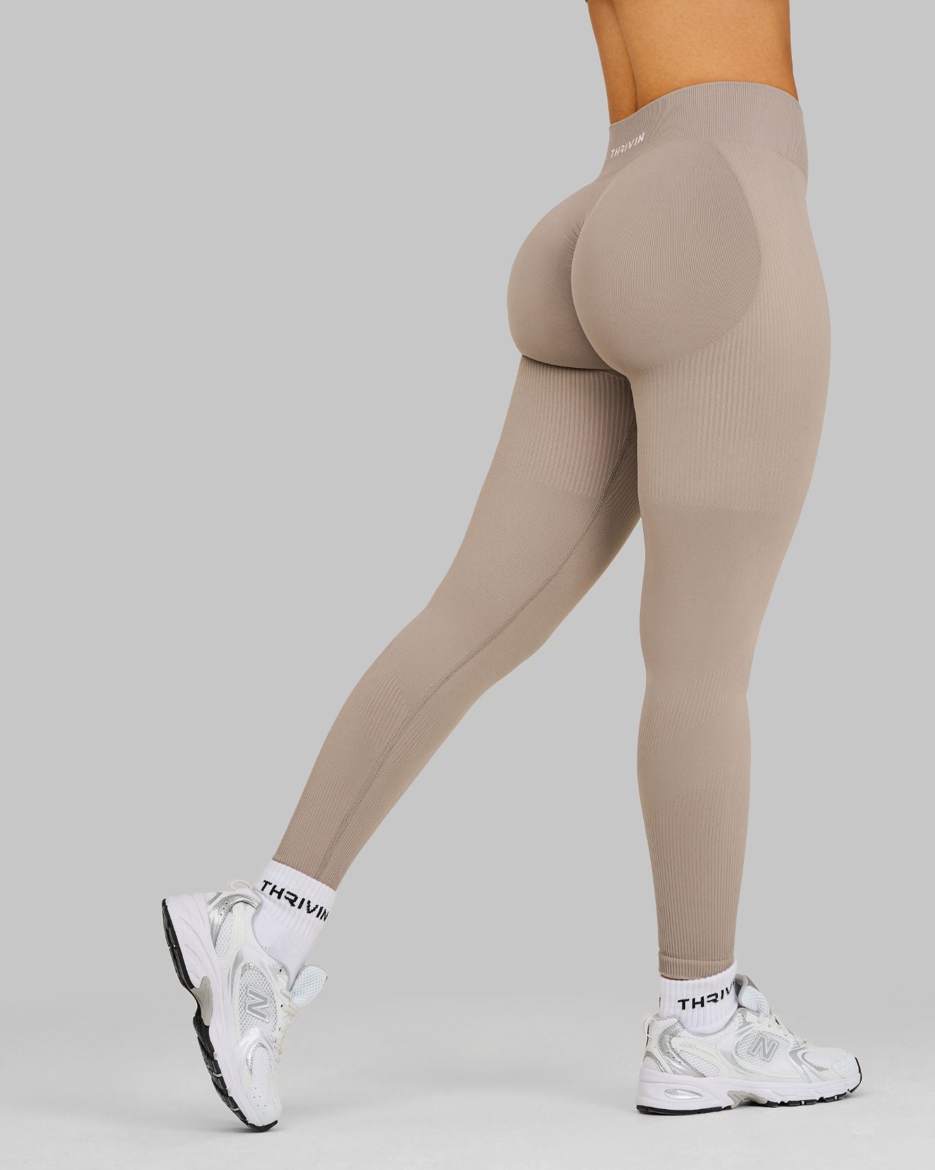 Elevate™ Sculpting Mid Waist Scrunch Leggings | Latte