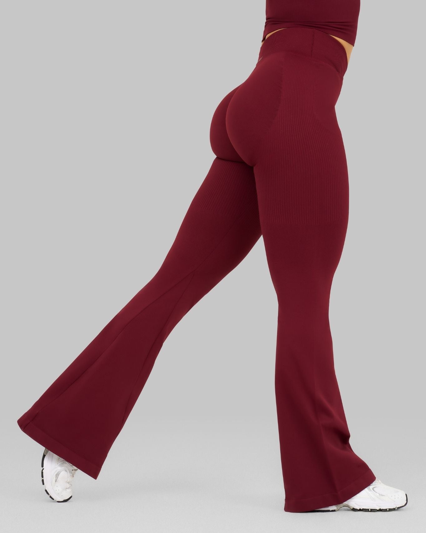 Elevate™ Sculpting Mid V-Waist Scrunch Flare | Fine Wine